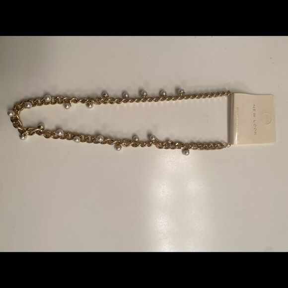 4/$20 New Look Gold & Pearl Necklace - Picture 3 of 7